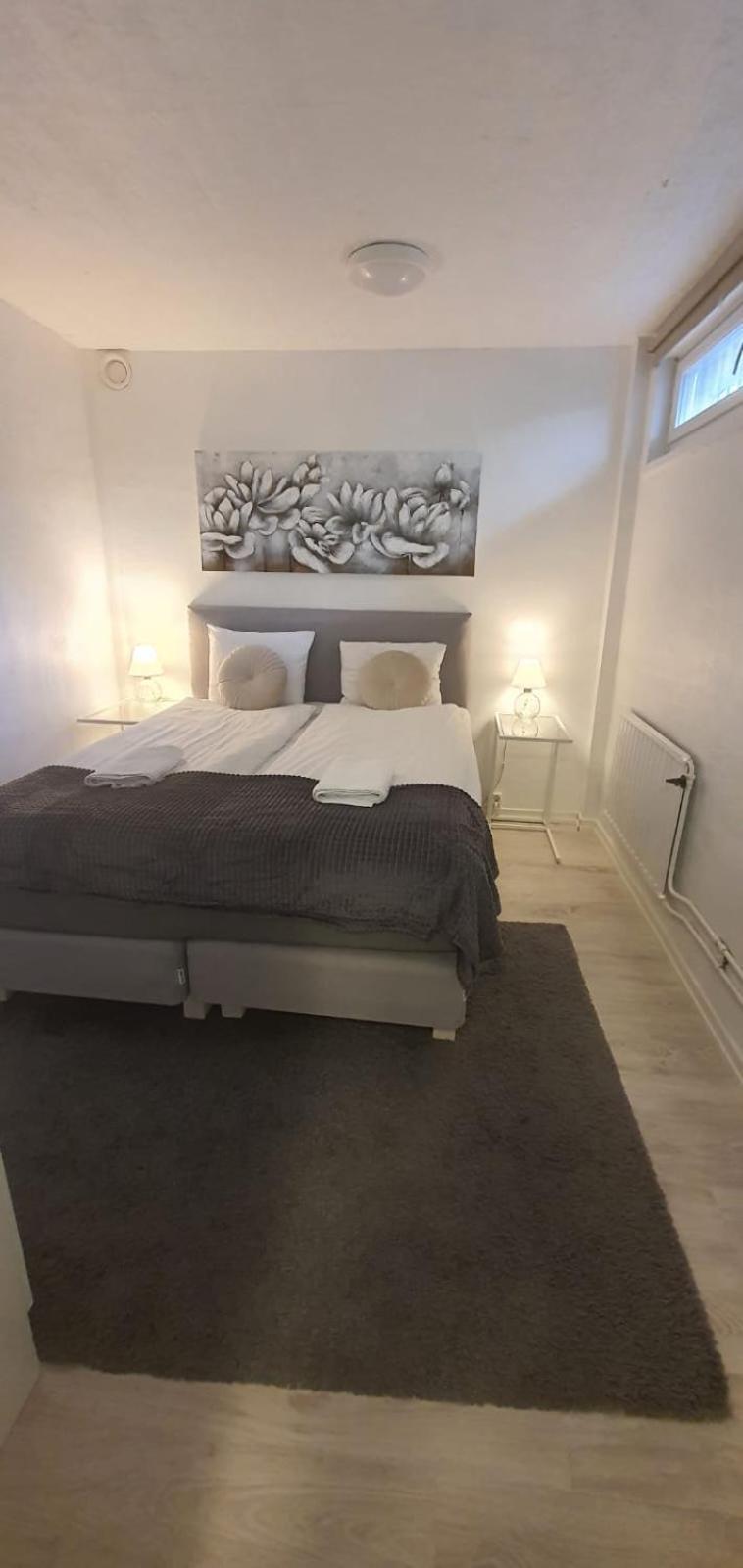 Beautiful Basement Apartment, Very Private And Close To The Metro Stockholm Exterior foto