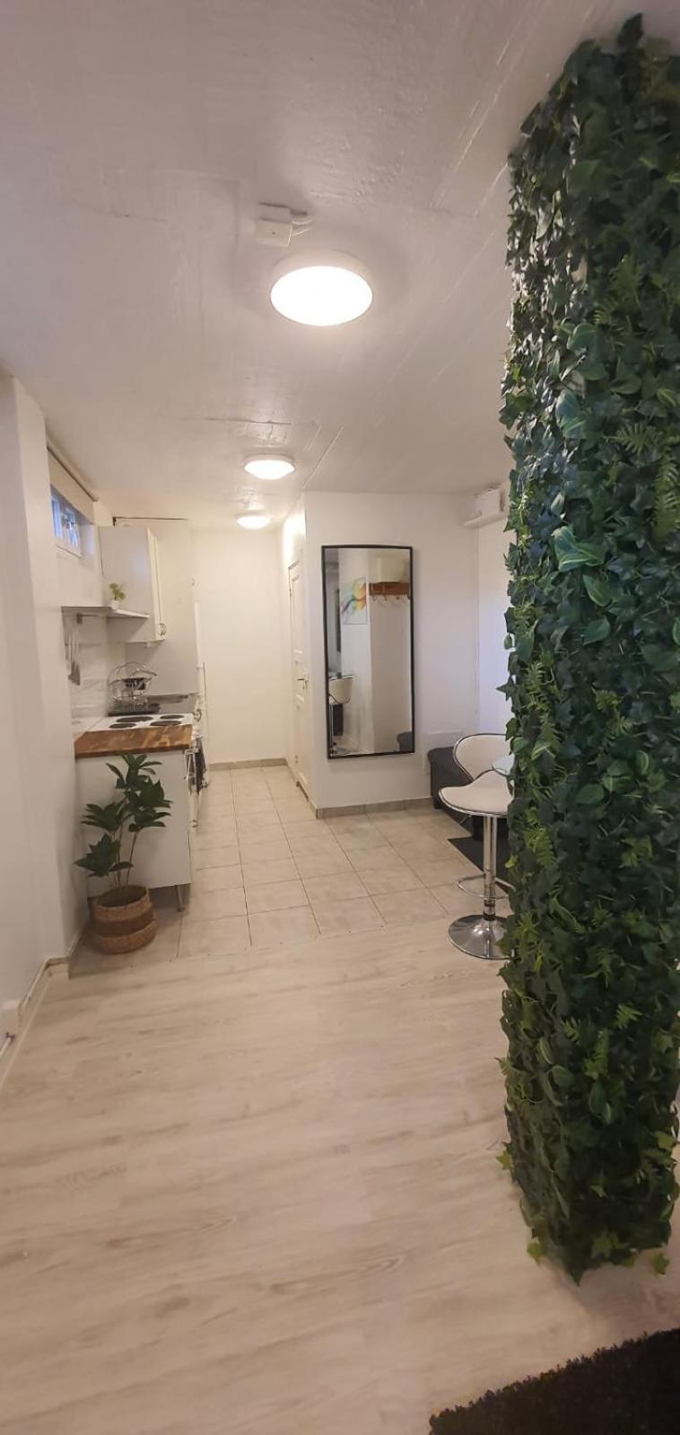 Beautiful Basement Apartment, Very Private And Close To The Metro Stockholm Exterior foto