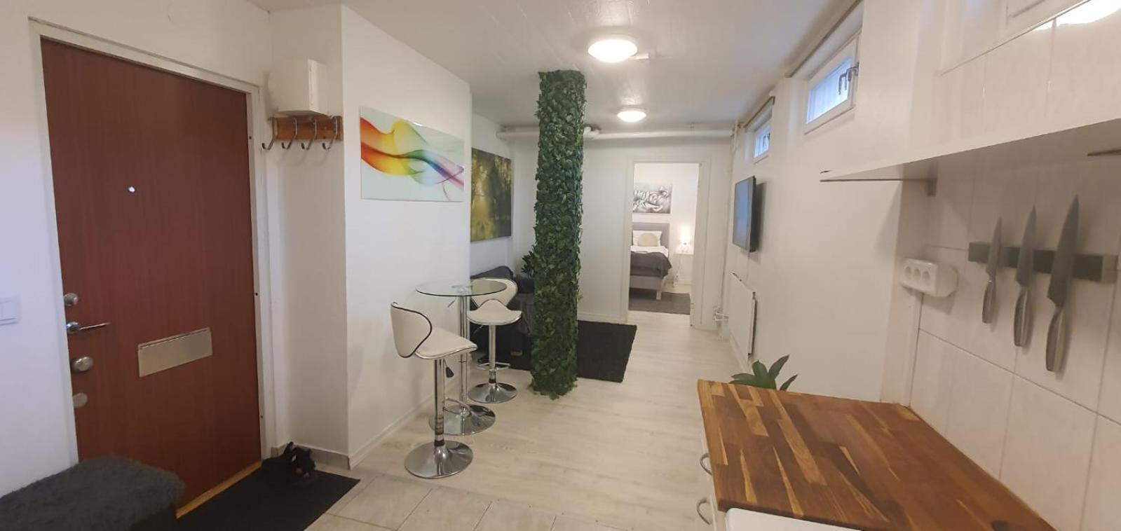 Beautiful Basement Apartment, Very Private And Close To The Metro Stockholm Exterior foto