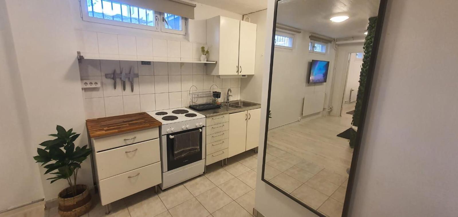 Beautiful Basement Apartment, Very Private And Close To The Metro Stockholm Exterior foto