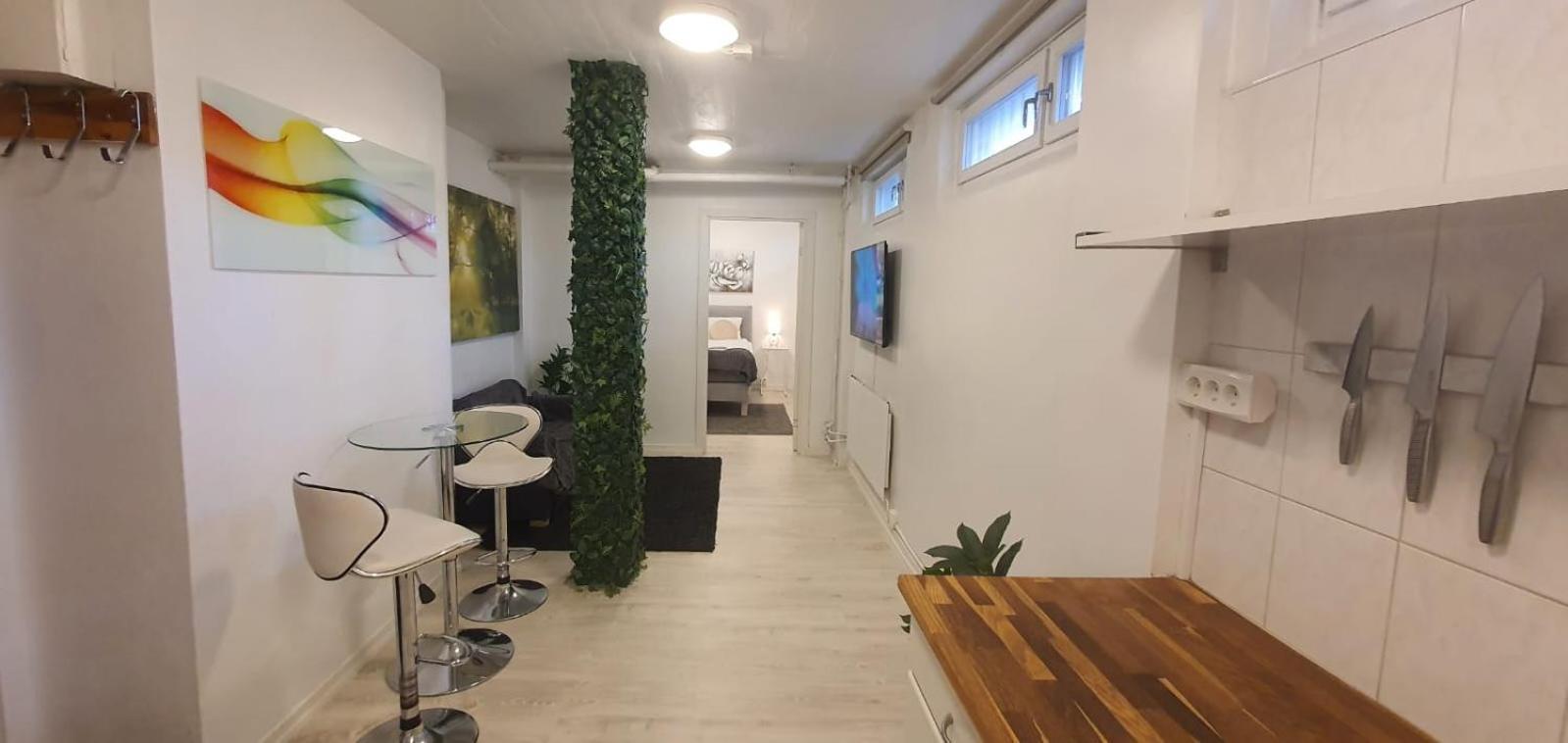 Beautiful Basement Apartment, Very Private And Close To The Metro Stockholm Exterior foto