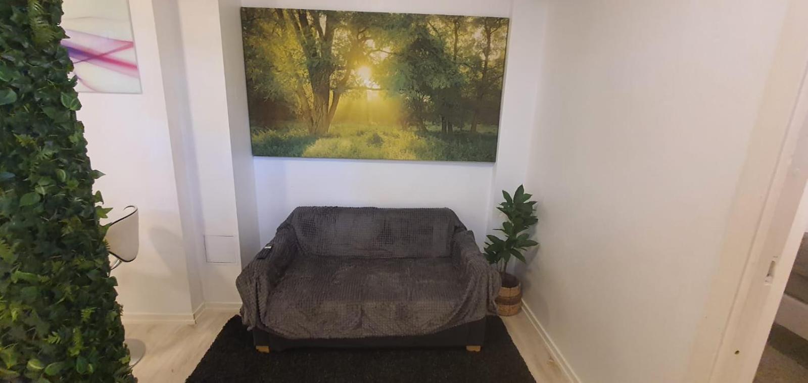 Beautiful Basement Apartment, Very Private And Close To The Metro Stockholm Exterior foto